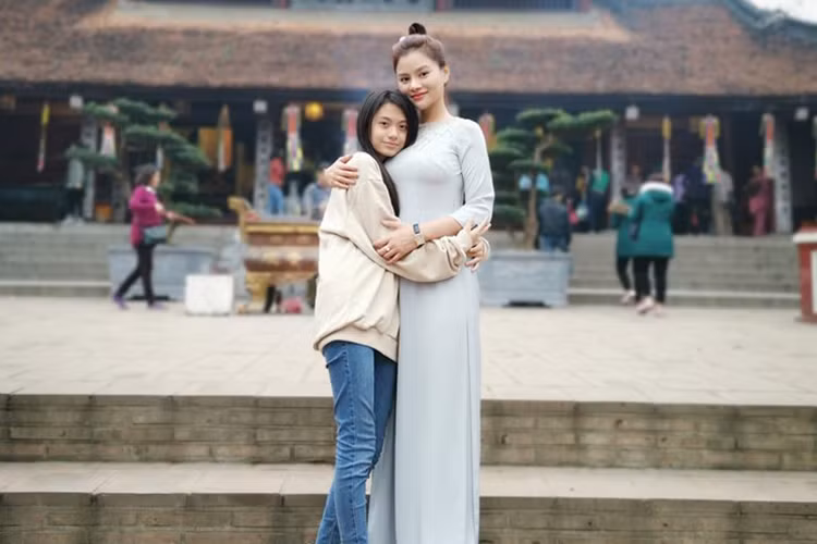 Theo Ngôi sao, Vũ Thu Phương đón hai con riêng của chồng về sống chung khoảng 1 năm nay.