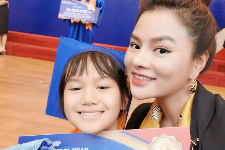 Hai cô con gái riêng của chồng Thu Phương tin tưởng và chia sẻ mọi chuyện với Thu Phương.