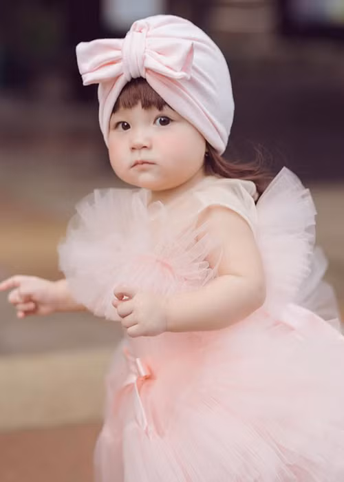 Ngam ve dang yeu het nac cua con gai Tra Ngoc Hang