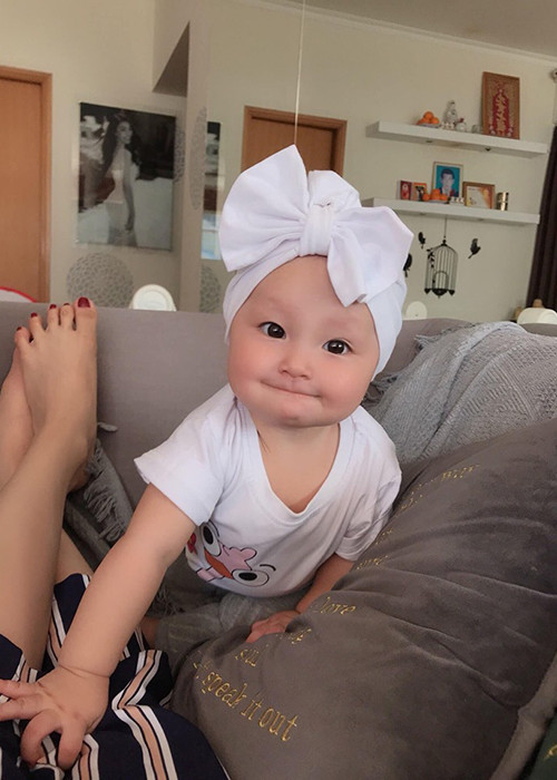 Cận cảnh gương mặt đáng yêu của bé Sophia.