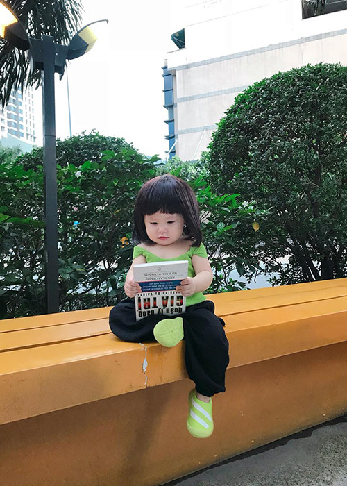 Giữ đúng lời hứa, Trà Ngọc Hằng khoe ảnh cận mặt bé Sophia khi bé tròn 1 tuổi.