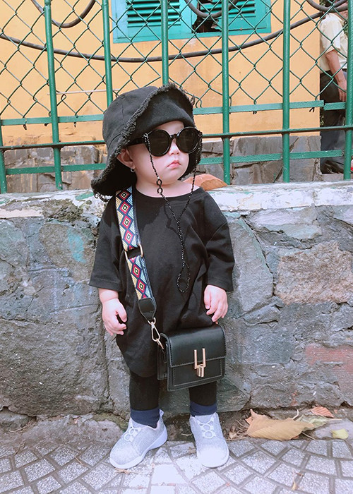 Nữ người mẫu chấp nhận làm mẹ đơn thân và dồn hết tình yêu thương cho con gái.