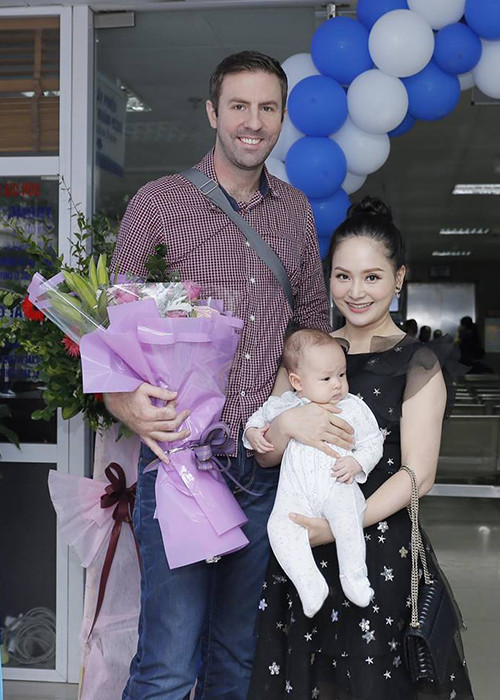 Lan Phương từng chia sẻ, ông xã thường nấu ăn, rửa bát cho vợ những lúc rảnh rỗi.