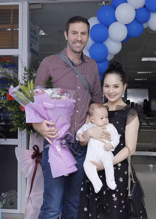 Lan Phương từng chia sẻ, ông xã thường nấu ăn, rửa bát cho vợ những lúc rảnh rỗi.