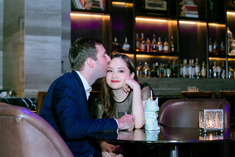  Vợ chồng Lan Phương vẫn chưa có một đám cưới chính thức dù con gái đã hơn 1 tuổi.