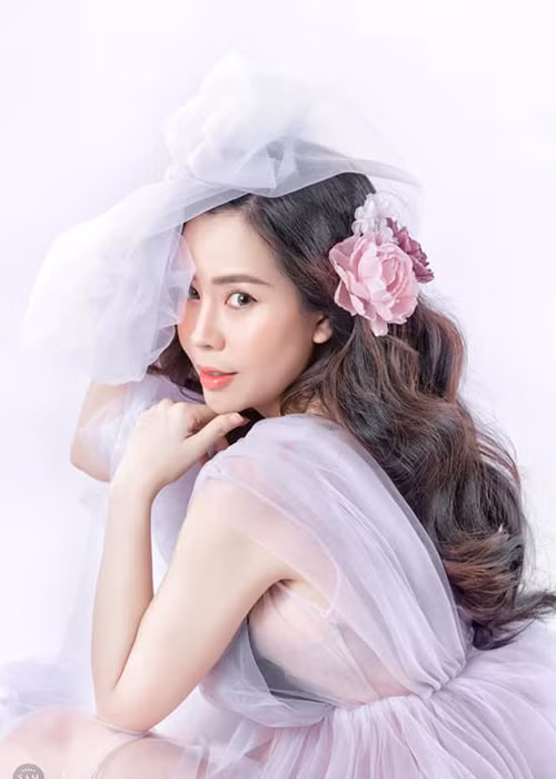 Ngọc Ánh kết hôn với diễn viên Anh Tài vào tháng 2/2019. Cặp đôi yêu nhau 3 năm, từng chia tay không ít lần nhưng sau đó đã hàn gắn.