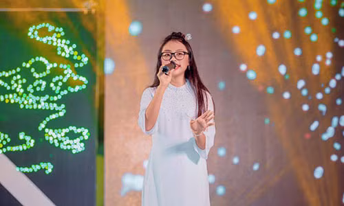 Phuong My Chi 16 tuoi lam giam khao Giong hat Viet nhi: Tai sao khong?-Hinh-2
