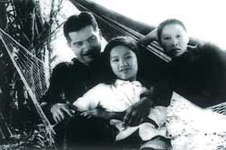 Bố của nghệ sĩ Xuân Hương là nghệ sĩ Bích Lâm. Ông là vị hiệu trưởng đầu tiên của trường Nghệ thuật Sân khấu II, nay là Đại học Sân khấu Điện ảnh TP HCM. Ảnh: Sài Gòn Giải Phóng