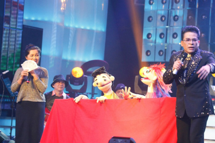 Khi trở về Việt Nam, Thanh Bạch - Xuân Hương cùng tham gia dàn dựng và diễn xuất trong nhiều chương trình sân khấu lớn, nổi bật nhất là loạt chương trình “Những người thích đùa”. Ảnh: Petrotimes