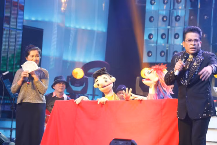 Khi trở về Việt Nam, Thanh Bạch - Xuân Hương cùng tham gia dàn dựng và diễn xuất trong nhiều chương trình sân khấu lớn, nổi bật nhất là loạt chương trình “Những người thích đùa”. Ảnh: Petrotimes