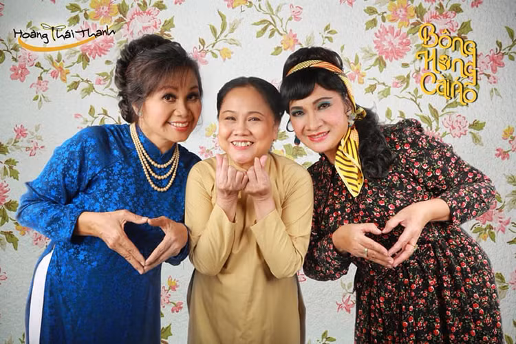 Theo Vietnamnet, sau khi ly hôn Thanh Bạch, nghệ sĩ Xuân Hương chọn sống cuộc sống độc thân vui vẻ, giản dị. Bà viết kịch bản, viết bài cho báo, thi thoảng tham gia một số chương trình hay đi diễn hài.