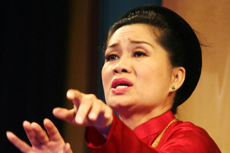 Theo Sài Gòn Giải Phóng, sau khi đất nước thống nhất, nghệ sĩ Bích Lâm muốn con gái nối nghiệp. Vì vậy, sau đó, nghệ sĩ Xuân Hương theo học lớp đạo diễn trường Nghệ thuật Sân khấu TPHCM. Ảnh: Gia đình xã hội