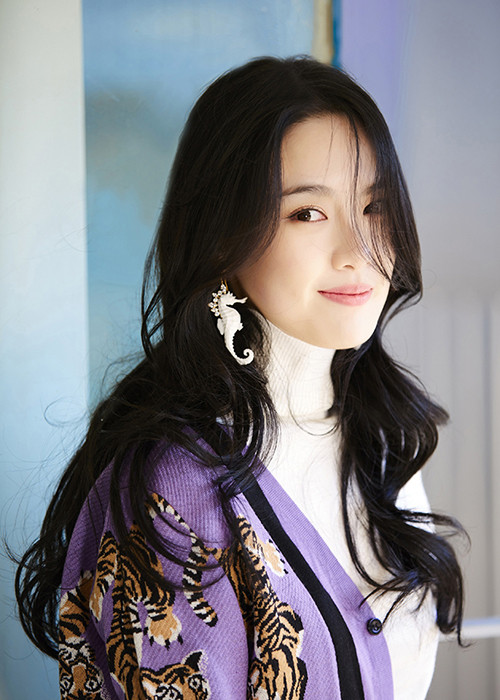 Trước tin đồn được Lý Thần tặng quà, Thạch Thuần Tử đăng tải thêm các ảnh có hình trái tim hơn và viết: “Tôi được tình yêu bảo vệ. Tôi vô cùng may mắn”.