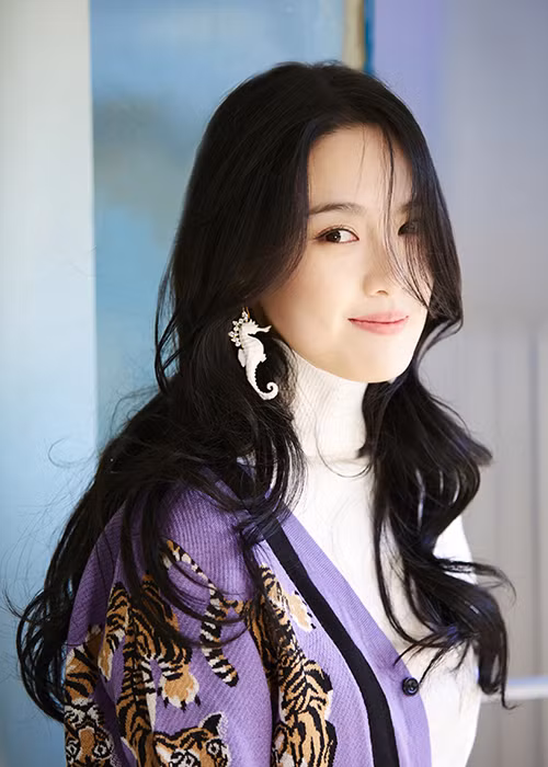 Trước tin đồn được Lý Thần tặng quà, Thạch Thuần Tử đăng tải thêm các ảnh có hình trái tim hơn và viết: “Tôi được tình yêu bảo vệ. Tôi vô cùng may mắn”.