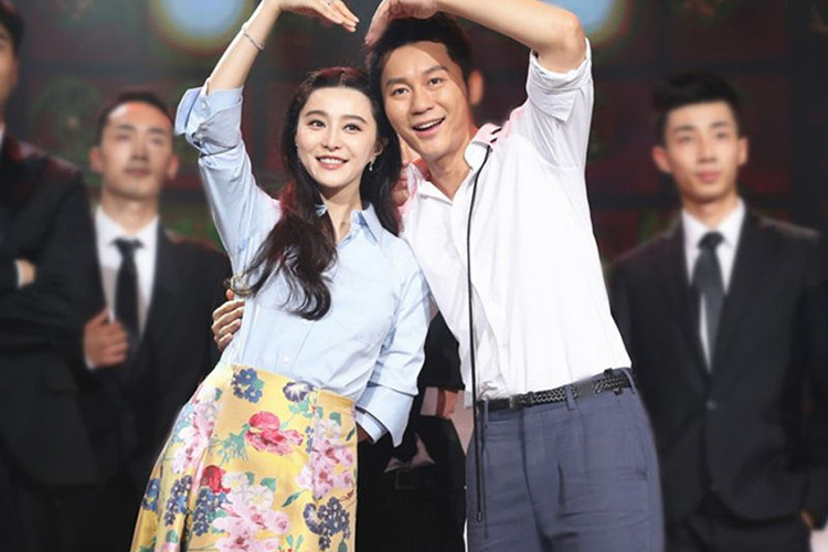 Cặp đôi một thời khẳng định là bạn bè dù không còn gắn bó.