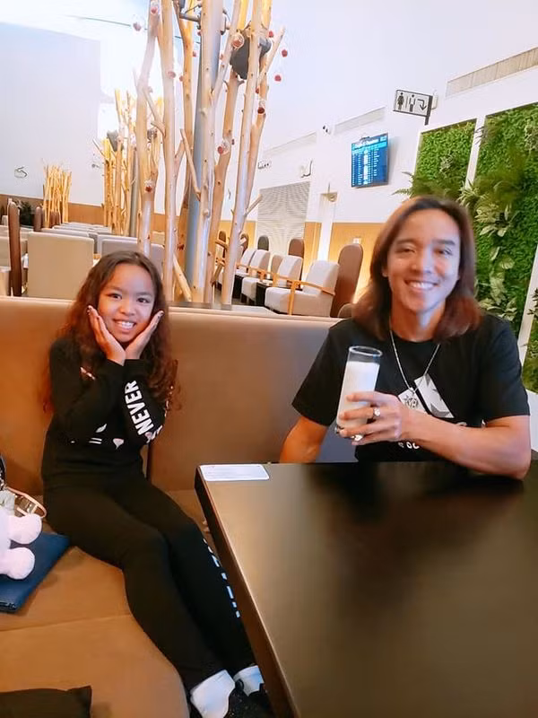 Con gai Viet Huong khien nhieu nguoi tram tro vi ve ngoai cang lon cang giong bo nhu duc-Hinh-4