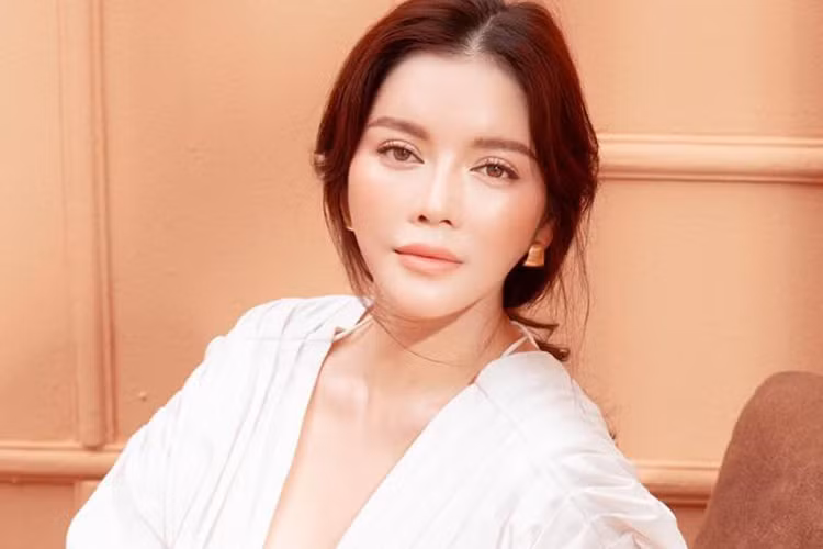 Tuy nhiên, nếu những tin đồn thất thiệt đi xa hơn, ảnh hưởng đến gia đình, bạn bè và uy tín của Lý Nhã Kỳ trong công việc, cô sẽ nhờ đến pháp luật can thiệp. Sau đó, nữ diễn viên không giải thích thêm về tin đồn mà tập trung làm việc.