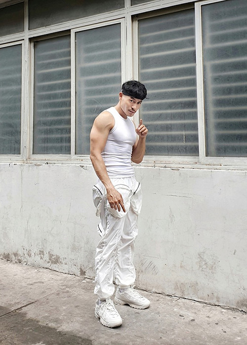 Để có thân hình 6 múi, Trương Thanh Long dành nhiều thời gian tập luyện và duy trì chế độ ăn uống hợp lý.