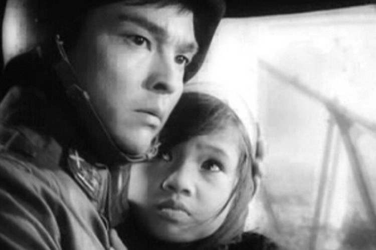 Từng đóng chung với nghệ sĩ Thế Anh trong “Em bé Hà Nội” và “Mối tình đầu”, nghệ sĩ Lan Hương cho hay, cô rất buồn và hụt hẫng khi biết tin ông qua đời.