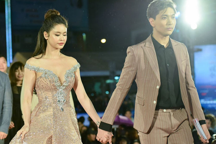 Tim và Trương Quỳnh Anh vẫn sánh đôi bên nhau sau scandal tình cảm của Trương Quỳnh Anh cũng như tin đồn ly hôn. Ảnh: Zing