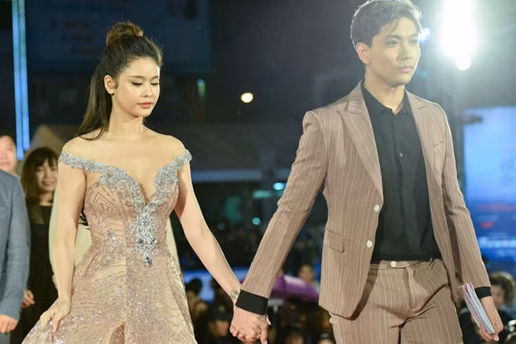 Tim và Trương Quỳnh Anh vẫn sánh đôi bên nhau sau scandal tình cảm của Trương Quỳnh Anh cũng như tin đồn ly hôn. Ảnh: Zing