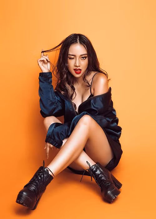 Xuất thân là người mẫu ảnh, ca sĩ nhưng Băng Di vẫn được đánh giá cao về khả năng diễn xuất. Bởi vậy, đông đảo khán giả mong chờ sự xuất hiện của cô trong bộ phim điện ảnh "Cậu Vàng".