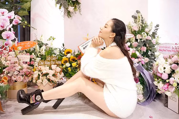 Sự nghiệp tình duyên của Băng Di đều viên mãn. Có lẽ vì thế, cô ngày càng gợi cảm.