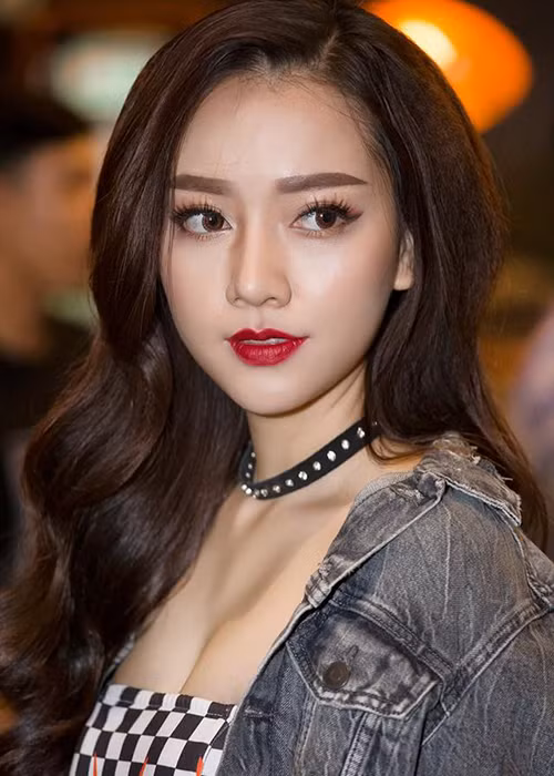 Ngoài đời, nữ diễn viên phim "Cậu Vàng" hướng tới hình ảnh quyến rũ.