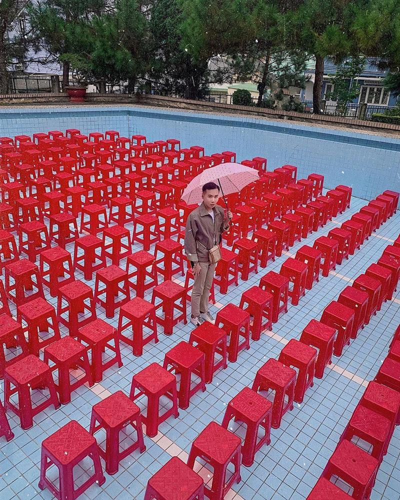 Biệt điện Trần Lệ Xuân mở cửa từ 7h30 đến 16h30, với giá vé 20.000 đồng/khách. Đến đây, ngoài việc check-in với bể bơi đặc biệt, bạn có thể tham quan không gian của một Đà Lạt xưa với những nét hoài niệm, cổ kính. Ảnh: Vonkstef, vonkstef.