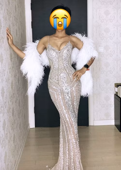 Top 5 Hoa hậu Hoàn vũ Thế giới 2018 không ít lần diện váy áo ôm sát o ép vòng một căng đầy gợi cảm.