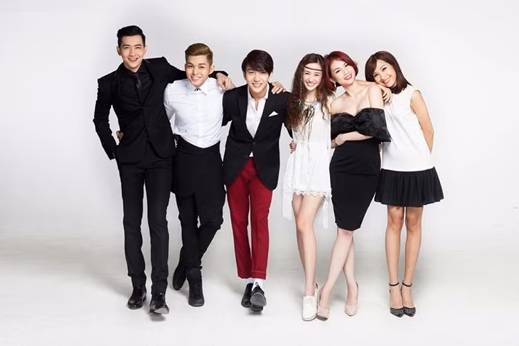 Nữ MC đã tham gia các bộ phim “Cầu vồng đơn sắc”, “Gia đình số đỏ”, “Mùa hạ yêu dấu”, “Vẽ đường cho hươu chạy”.