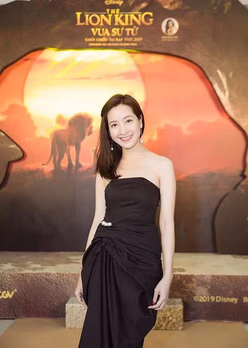 Kim Nhã được nhiều đồng nghiệp yêu mến bởi sự lí lắc, thân thiện.