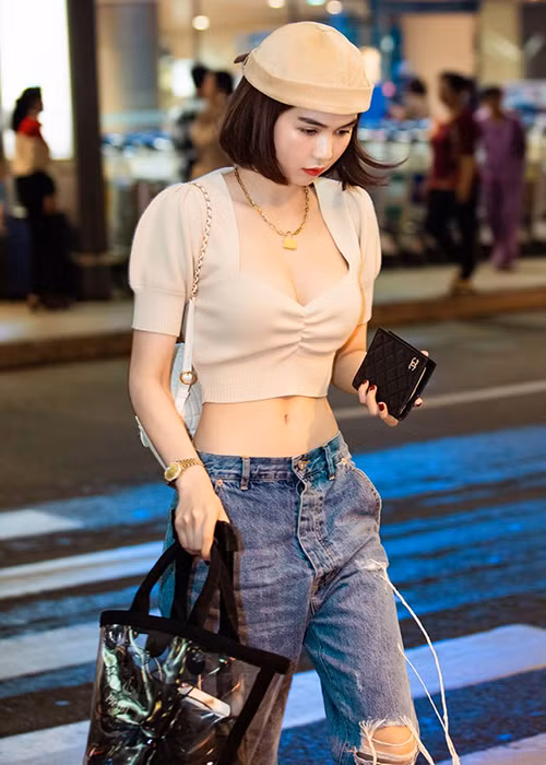 Bị Vũ Thu Phương lần thứ 2 chỉ trích, Ngọc Trinh được Hoa hậu Phương Lê bênh vực.