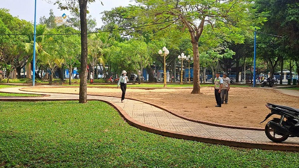 BR - VT: Can canh goi thau trang tri Hoa vien Quang Trung don xuan 2025-Hinh-7