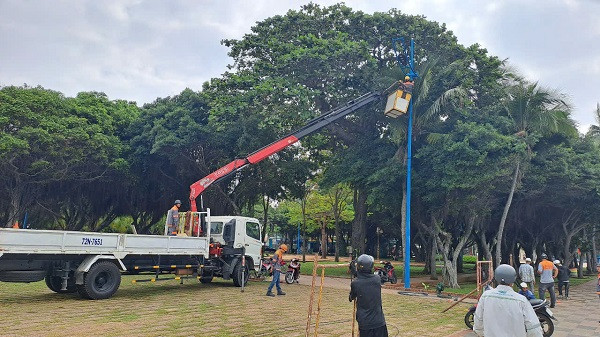 BR - VT: Can canh goi thau trang tri Hoa vien Quang Trung don xuan 2025-Hinh-11