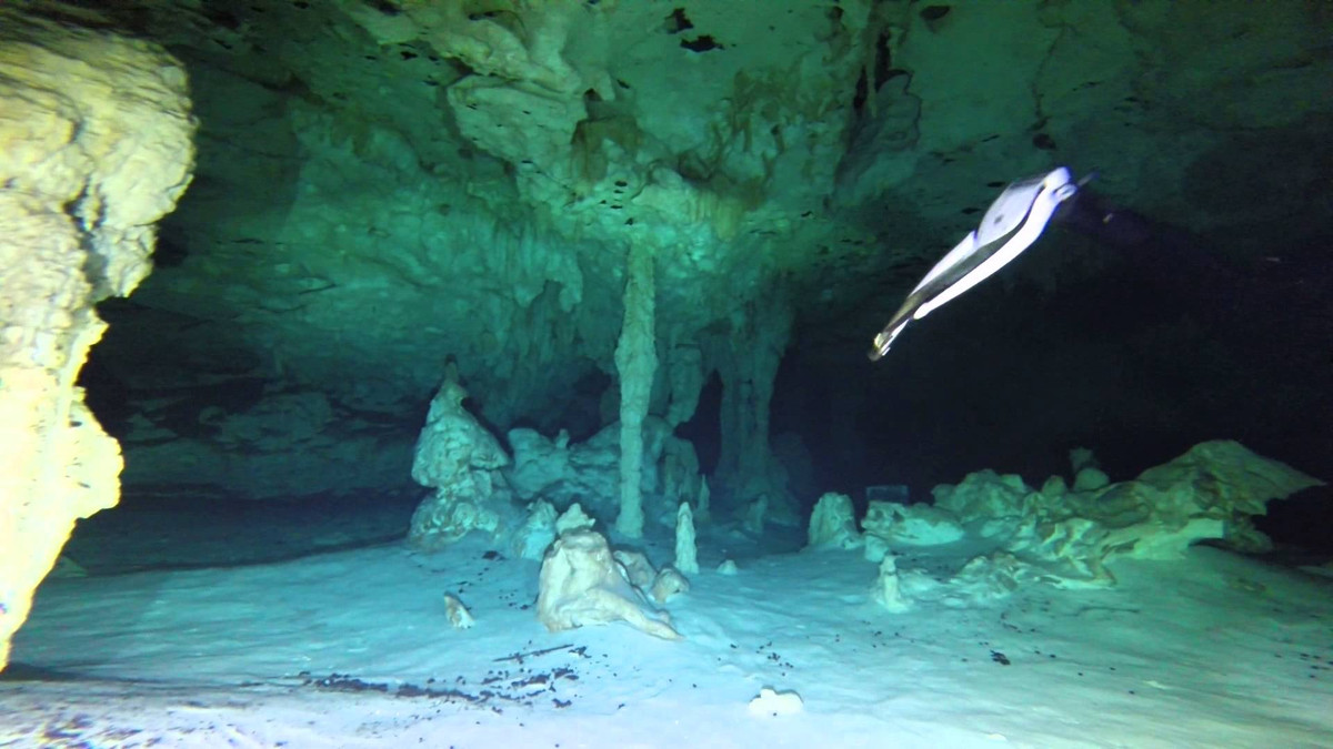 Các nhà nghiên cứu phát hiện hơn 120 địa điểm khảo cổ, có đốt xương người bí ẩn gốm sứ, và các bức khắc trên tường trong hang động, một số hiện vật có niên đại lên đến 12.000 năm.