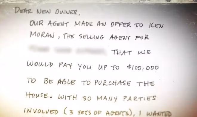 Họ háo hức ký hợp đồng, phấn khởi dọn dẹp và không muốn chần chừ một giây phút nào để bắt đầu cuộc sống mới tại đây. Thế nhưng đôi vợ chồng không biết rằng, điều tệ hại chỉ đang nằm ở phía trước và chỉ không lâu nữa thôi, gia đình họ sẽ phải đối mặt với một cơn ác mộng thật sự. Ngôi nhà mới đối với Jerry và Janice là vô cùng hoàn hảo, họ yêu mến những người hàng xóm của mình, họ thích không khí trong lành và yên bình tại đây. Đó là một khởi đầu không thế nào tuyệt hơn.