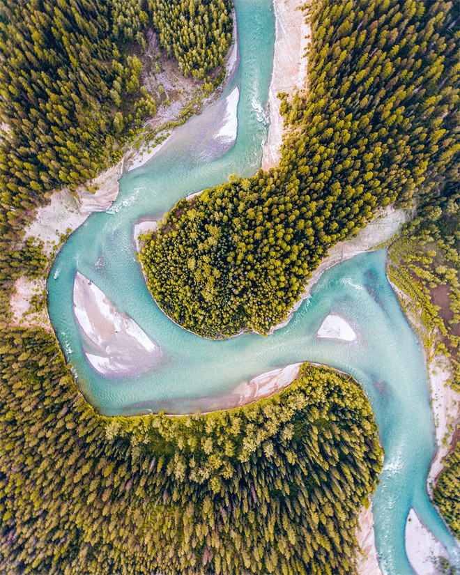 Hình ảnh trên cao chụp thiên nhiên đẹp hùng vỹ, hoang sơ khiến ai cũng choáng ngợp. Trong hình là tiểu bang Montana.