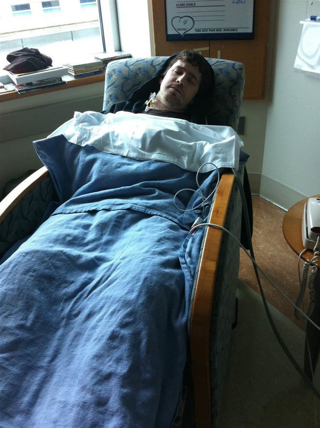 Collin khi còn ở trong bệnh viện.