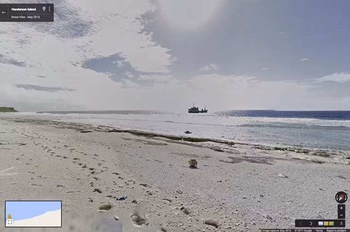 Vậy nên, chỉ có những đoàn khoa học và một số ít người dân Pitcairn ghé thăm đảo, còn hầu như không có ai khác.