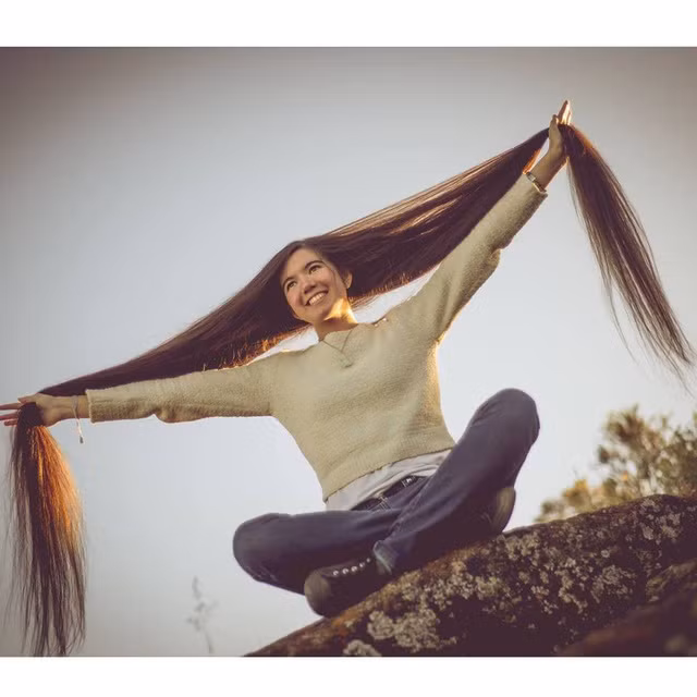 Abril Lorenzatti, 17 tuổi, mái tóc dài 1,52 mét.