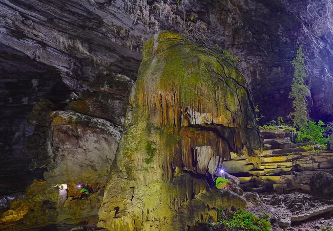 Những thạch nhũ lạ mắt với nhiều hình thù khác nhau tuyệt đẹp.