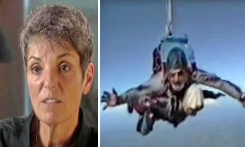 Chuyến nhảy dù như một định mệnh, Josie kể lại câu chuyện của mình trong một chương trình truyền hình (Ảnh: Internet)