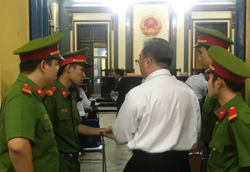 Những cá nhân, đơn vị có nghĩa vụ, quyền lợi liên quan được triệu tập đến tòa chiều ngày 8/1.