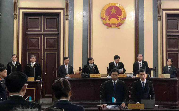 Phiên tòa xét xử nữ đại gia Hứa Thị Phấn cùng đồng phạm do thẩm phán Phạm Lương Toản (Chánh tòa Hình sự TAND TP HCM) làm chủ tọa.