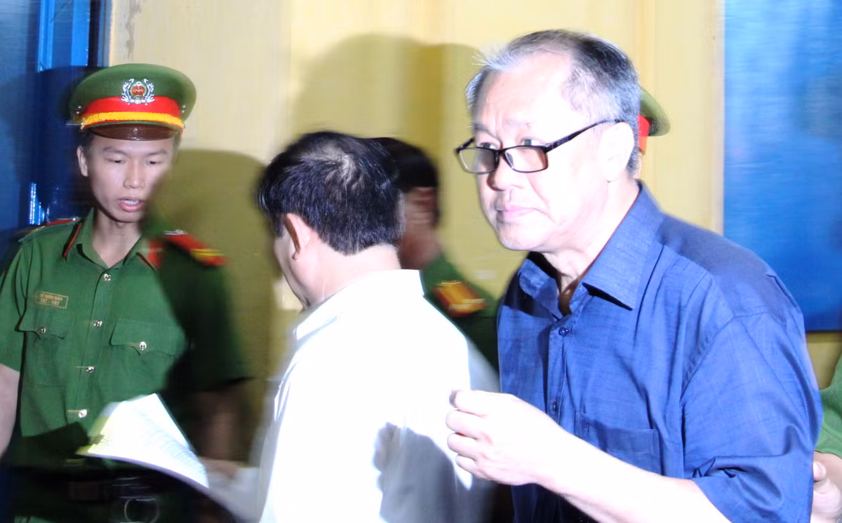 Trầm Bê bị cáo buộc tội danh “Cố ý làm trái quy định của nhà nước về quản lý kinh tế gây hậu quả nghiêm trọng”.