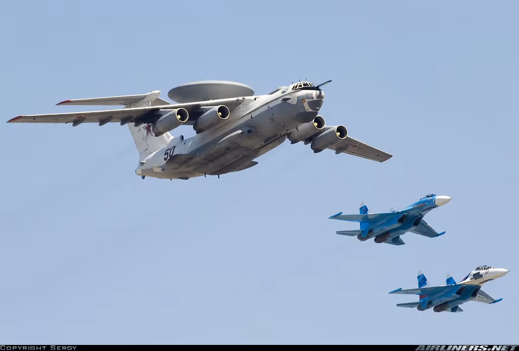 A-50U là phiên bản hiện đại hóa của dòng máy bay cảnh báo sớm và chỉ huy trên không A-50 do công ty máy bay Beriev (thuộc Tổng công ty máy bay thống nhất Nga) phát triển, sản xuất cho Không quân Nga. Ít nhất đã có 4 chiếc A-50U được bàn giao cho Không quân Nga. Nguồn ảnh: Airlines.net