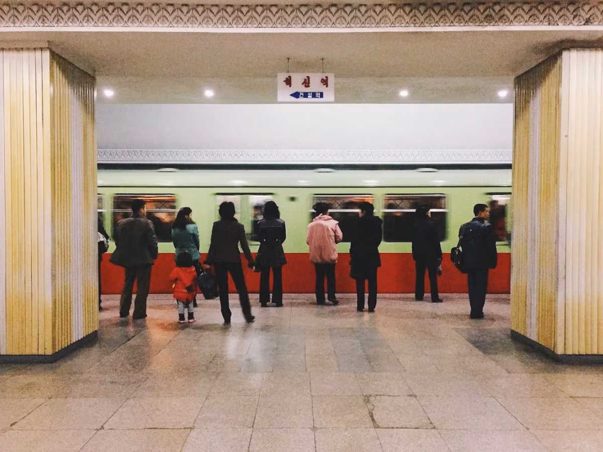 Theo ông Scheybani, có rất ít xe ở Bình Nhưỡng - Thủ đô Triều Tiên, và tàu điện ngầm chỉ có hai làn.