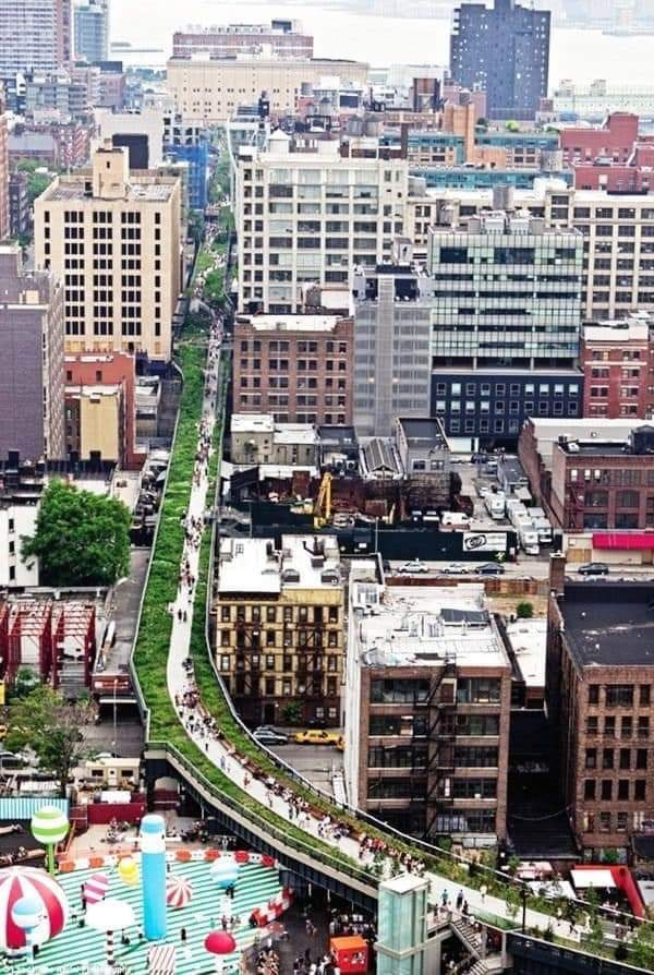 Phố đi bộ trên đường tàu này ở nước ngoài từng rất nổi tiếng trên mạng xã hội và được nhiều tờ báo đưa tin.