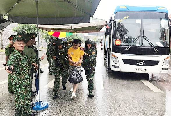 Trước đó (ngày 27/7), hàng trăm công an ập vào khu đô thị Our City ở đường Phạm Văn Đồng, TP Hải Phòng. Tại đây, cơ quan chức năng phát hiện 380 người Trung Quốc đang vận hành đường dây đánh bạc qua mạng dành cho công dân Trung Quốc đang sinh sống tại Trung Quốc tham gia đánh bạc dưới các hình thức như cá cược thể thao, chơi xổ số, lô tô, đua xe, game... thông qua đường dây trực tuyến trên mạng Internet từ các website của tổ chức này.